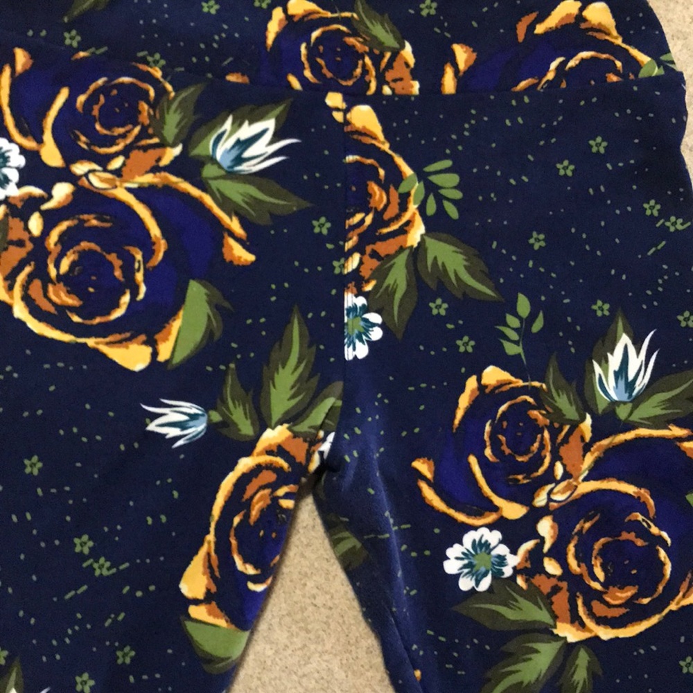 Lula roe Beauty and the beast TC leggings